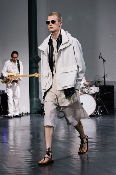 Look 37